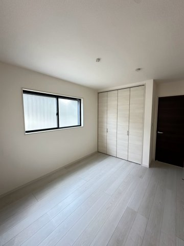 門真市島頭4丁目　1号棟の洋室|各居室収納付きのお部屋です！