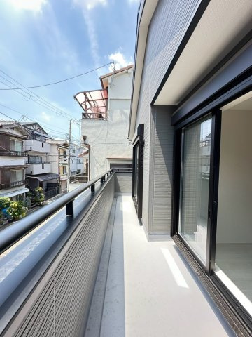 門真市島頭4丁目　1号棟のバルコニー|南向きバルコニーで洗濯物も気持ちよく干せます！
