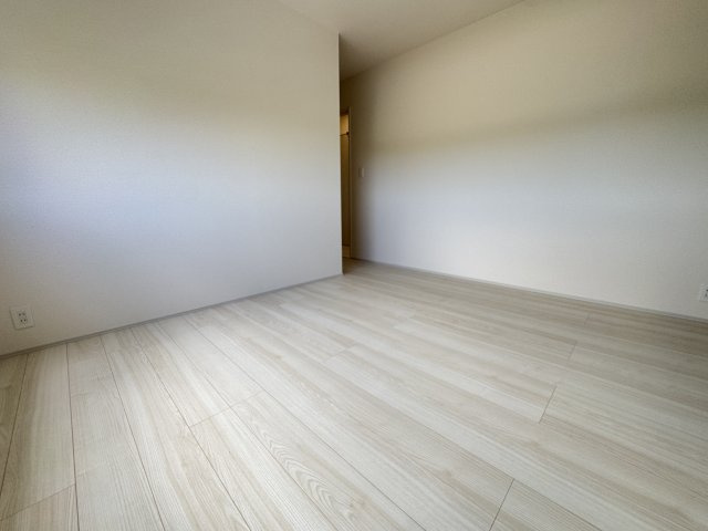 南城市玉城前川（全2棟）の洋室|2号棟　洋室7.7帖＋大容量WIC付き♪