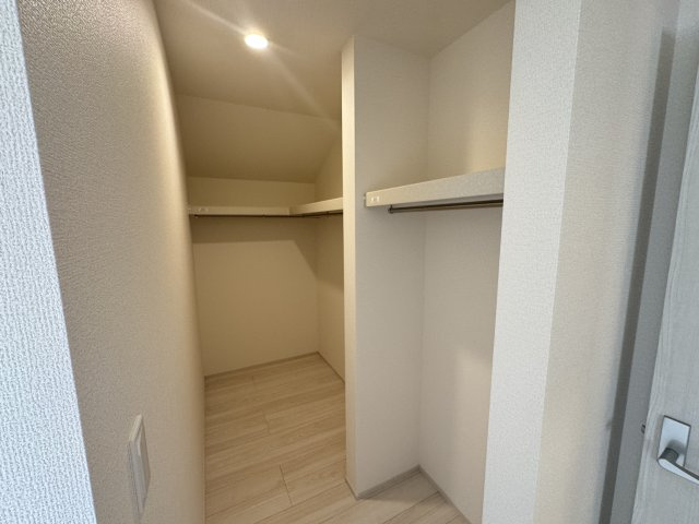 南城市玉城前川（全2棟）の収納|2号棟　洋室7.7帖＋大容量WIC付き♪
