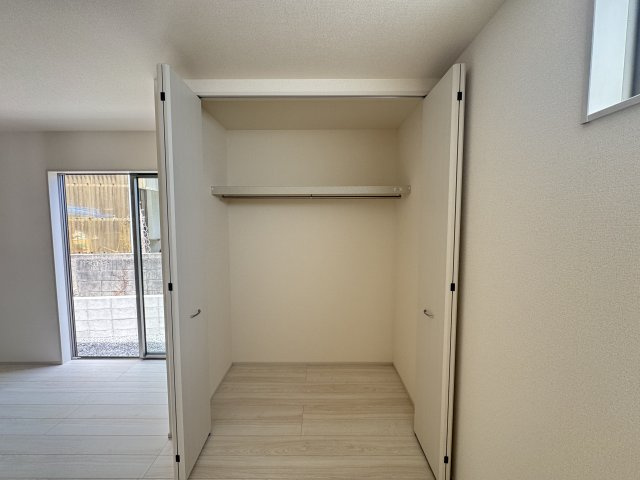 南城市玉城前川（全2棟）の収納|2号棟　LDK18.7帖♪リビング収納付き♪