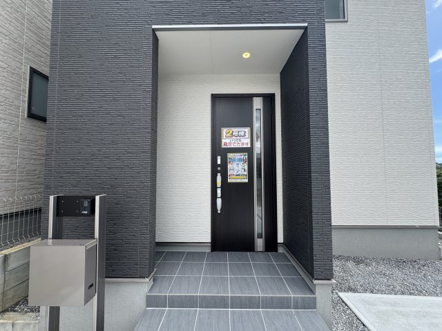 南城市玉城前川（全2棟）の玄関|2号棟　スマートキー付き♪