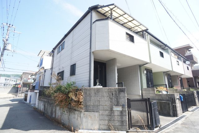 生瀬東町貸家