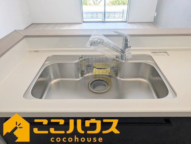 浦添市沢岻1丁目443番　新築戸建て　全5棟　D号棟の設備|洗い物のしやすいワイドシンク