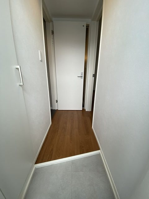 尼崎市富松町１丁目のアパートの玄関