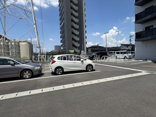 LIBTH光の森の駐車場