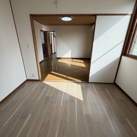ひまわりハイツの洋室|個人の部屋や寝室として使える洋室です