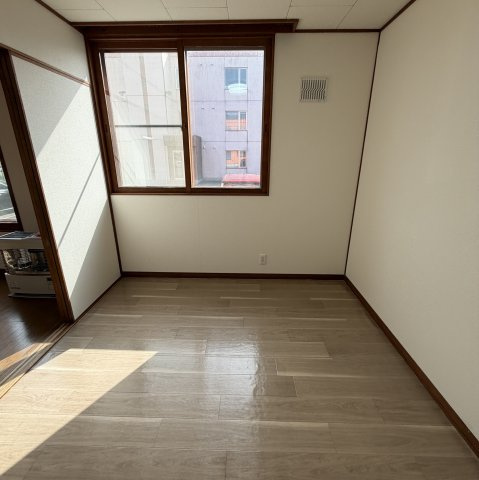 ひまわりハイツの洋室|広々とした洋室です