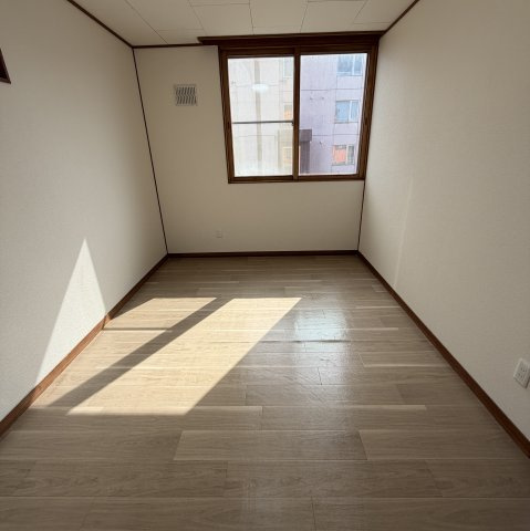 ひまわりハイツの洋室|個人の部屋や寝室として使える洋室です
