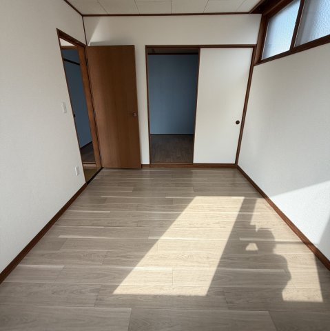 ひまわりハイツの洋室|個人の部屋や寝室として使える洋室です