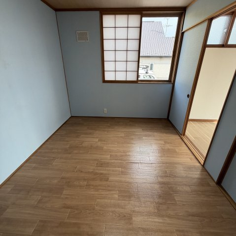 ひまわりハイツの洋室|使い勝手のいい洋室です