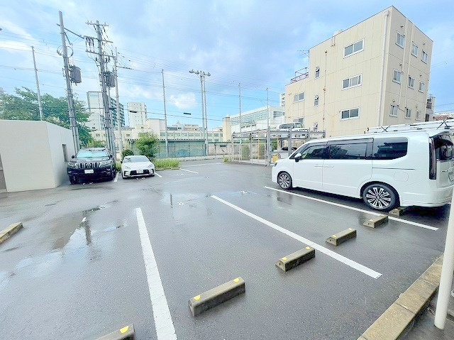 エステムコート新大阪10ザ・ゲートの駐車場