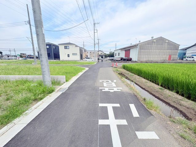 川越市山田　建築条件なし売地　西武新宿線『本川越駅』バス11分　【山田小学区】の前面道路含む現地写真