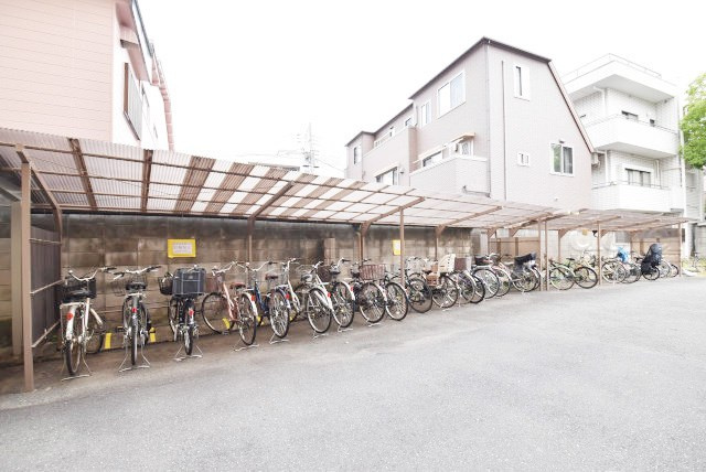 【駐輪場】 | シャンボール新中野 | 自転車置き場。マンションの共用部にあたります。空きの有無や駐輪料金、各戸の台数制限などについては、改めてお問い合わせください。～即日のご見学可能～　お問合せはお気軽にどうぞ。