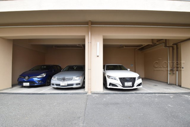 【駐車場】 | シャンボール新中野 | マンションの駐車場スペース。空きの有無や駐車料金、サイズ規定などについては、改めてお問い合わせください。～即日のご見学可能～　お問合せはお気軽にどうぞ。