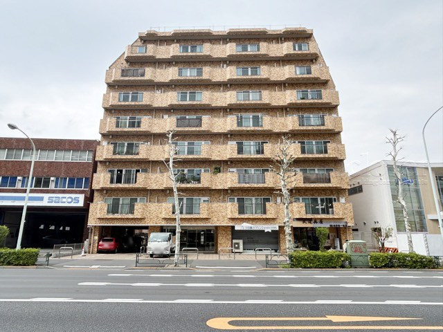 【外観】 | シャンボール新中野 | 手入れの行き届いた外壁やエントランスなど、「見ればわかる」レベルで清潔感を保ったマンションです。築年数を感じさせない姿で皆様をお出迎えします。～即日のご見学可能～　お問合せはお気軽にどうぞ。