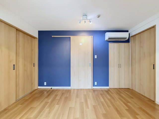 英和ビルの居間・リビング