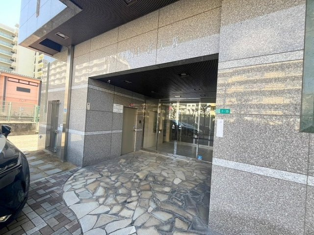 プルメリア新大阪のエントランス