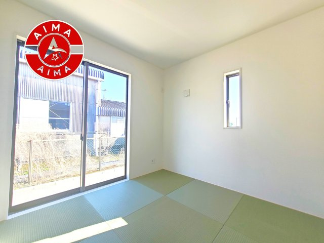宗像市東郷第6-1棟（1号棟）の内観：施工例|和室を上手に活用すると暮らし方の幅が広がります。例えば普段は開け放して、子供の小さいうちはお昼寝や遊びのスペースに。畳はソフトなので転んでもケガをしにくく安心です