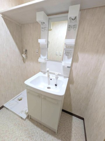 西宮市南昭和町のマンションの洗面所|ゆったりとスペースのある洗面所