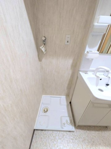 西宮市南昭和町のマンションの洗面所|洗濯機置場です