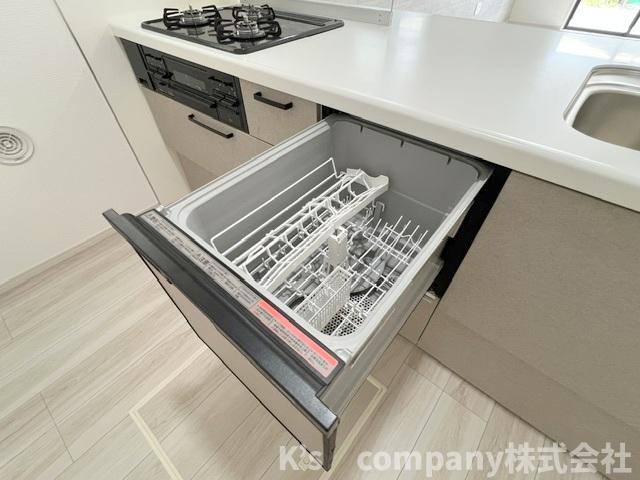 ◎茅ヶ崎市東海岸北5丁目　新築戸建　2号棟のキッチン|家事の負担を軽減してくれる食器洗い乾燥機付き☆