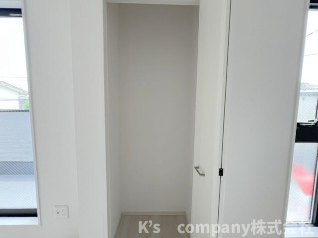 ◎茅ヶ崎市東海岸北5丁目　新築戸建　2号棟の収納|洋室9.7+5帖の収納スペース◇
