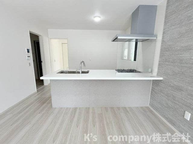 ◎茅ヶ崎市東海岸北5丁目　新築戸建　2号棟のキッチン|リビングにいるご家族を感じながらお料理ができるカウンタ―キッチン☆