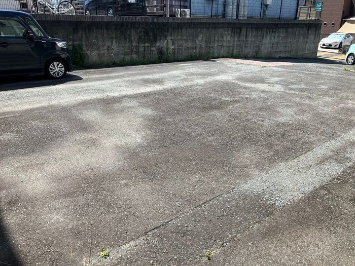 ベルテック上津の駐車場
