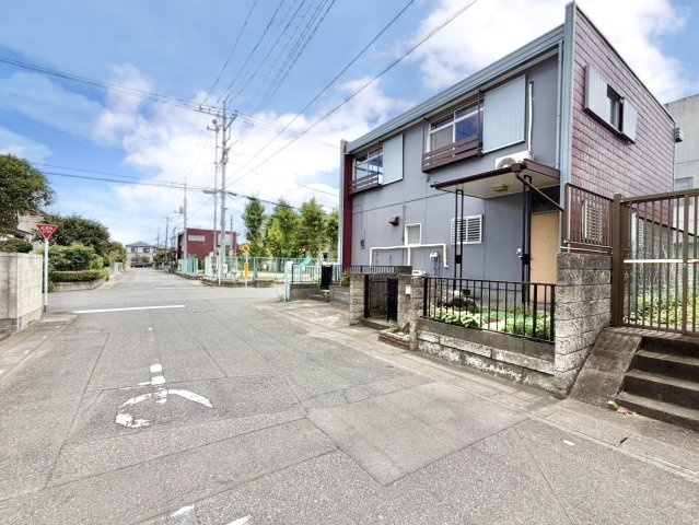 【中古戸建】行田市持田3丁目の外観|■外観｜周囲の見渡しが良く安全確認がしやすいため、小さなお子様がいるご家庭でも安心です♪