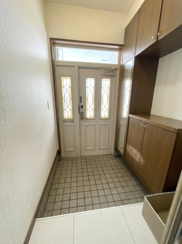 前田8条9丁目　一戸建ての玄関|玄関スペース　※室内写真は一部CG加工(家具・小物の削除等)を施しております。実際の状況とは異なる場合がございます。