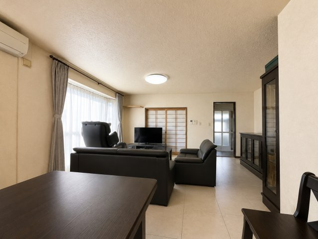 前田8条9丁目　一戸建ての居間・リビング|約20帖のリビングダイニング　※室内写真は一部CG加工(家具・小物の削除等)を施しております。実際の状況とは異なる場合がございます。
