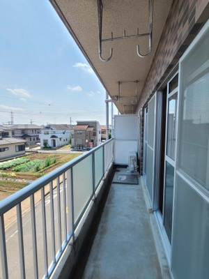 【バルコニー】 | ソシア藤沢 | 南向きのバルコニーは日当たり良好で洗濯物もよく乾きます。