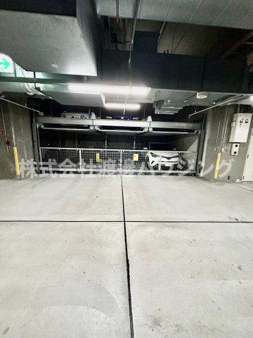 ニッケノーブルハイツ江坂の駐車場