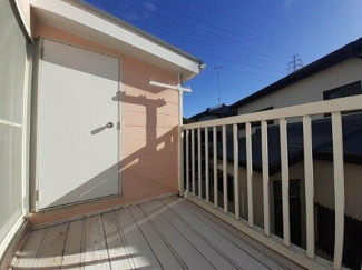  | 西側の洋室と和室の板敷き双方…