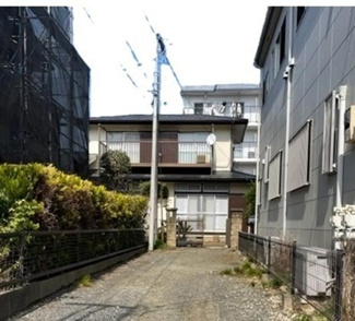  | 外観　入口専用通路から撮影　…