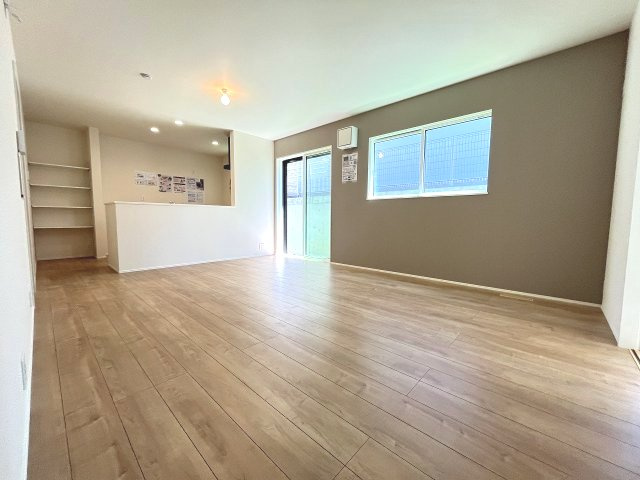 【居間・リビング】 | 福岡市南区若久6丁目25-1期　1号棟（全4棟）【仲介手数料無料・0円】 | 現地写真。