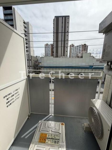 一道ビルのバルコニー