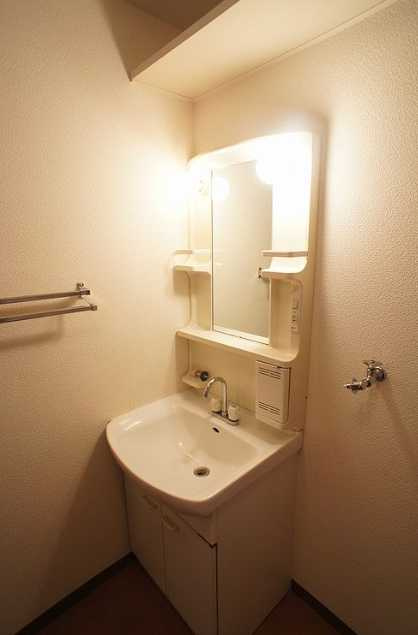 グリーンテラスB　4方角部屋　家族向け　敷金0の洗面所