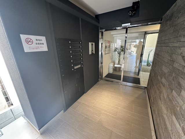 LuXe内代町のエントランス