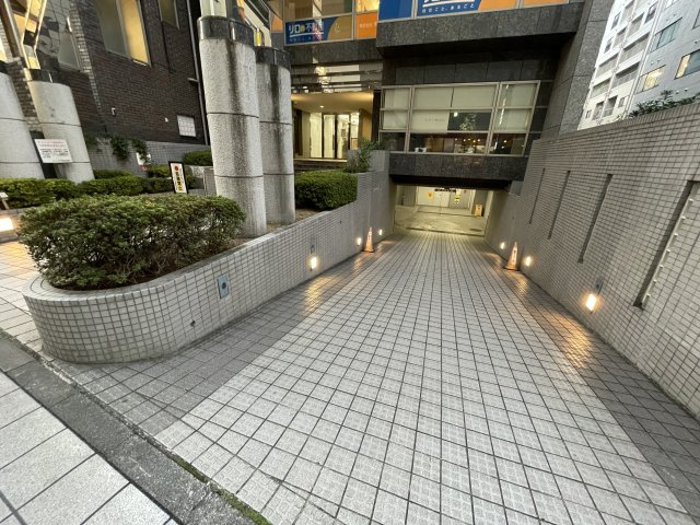 コートプラザ調布のエントランス