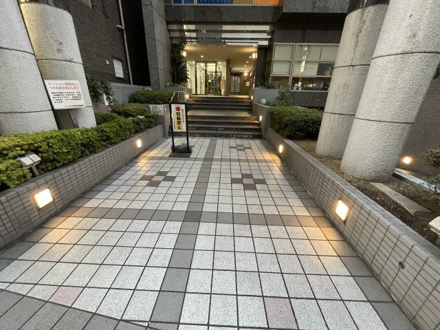 コートプラザ調布のエントランス