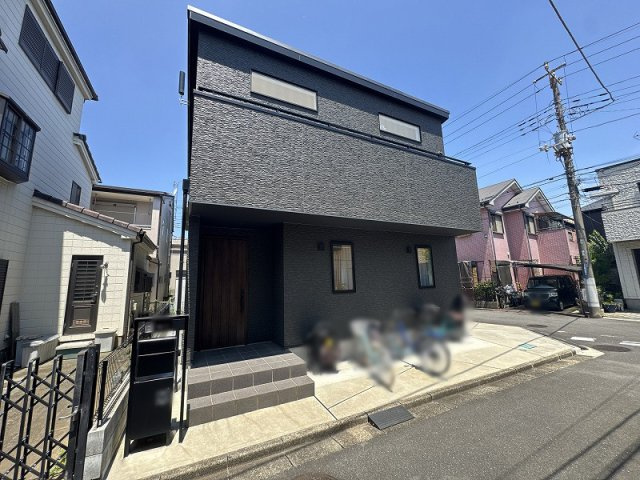 【外観】 | ふじみ野市駒林元町4丁目　中古一戸建住宅　(ふじみ野店) | 現地（2026年7月）撮影
駒西小学校まで徒歩7分。子育て世帯にうれしい住環境。
