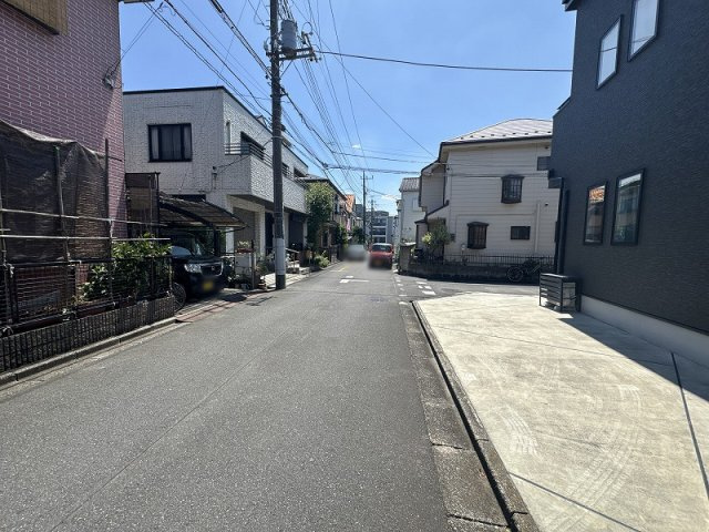 【前面道路含む現地写真】 | ふじみ野市駒林元町4丁目　中古一戸建住宅　(ふじみ野店) | 前面道路（2026年7月）撮影
「ふじみ野」駅徒歩9分。毎日の通勤・通学に便利な立地です。
