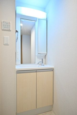 CENTRAL　GARDEN　RESIDENCE　TOKYOの独立洗面台