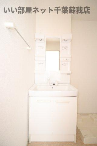 エトワールＡの洗面所|明るい洗面所です