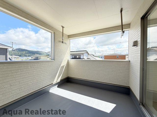 高松市香西本町の新築一戸建のバルコニー|暖かな日差しのふりそそぐバルコニー