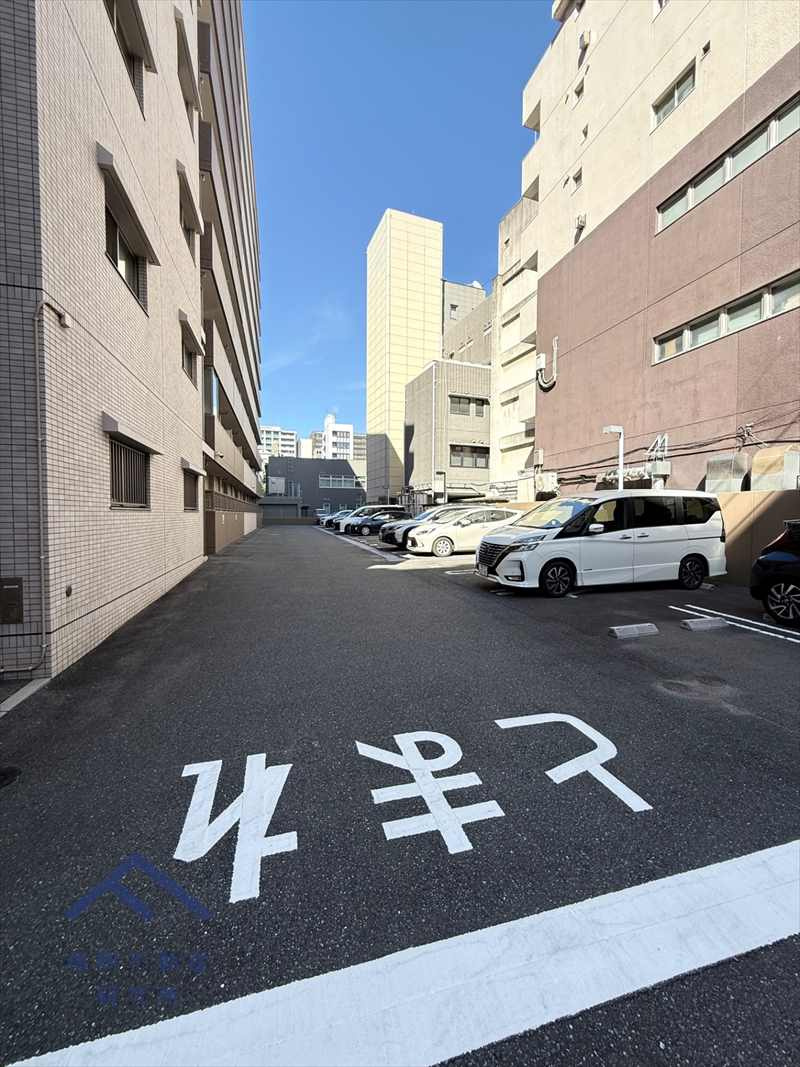 アルファライフ博多の駐車場