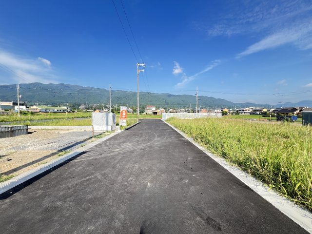 葛城市林堂２期の前面道路含む現地写真