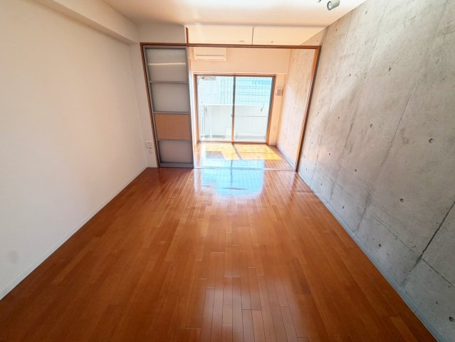 URBAN FLATS江坂の居間・リビング